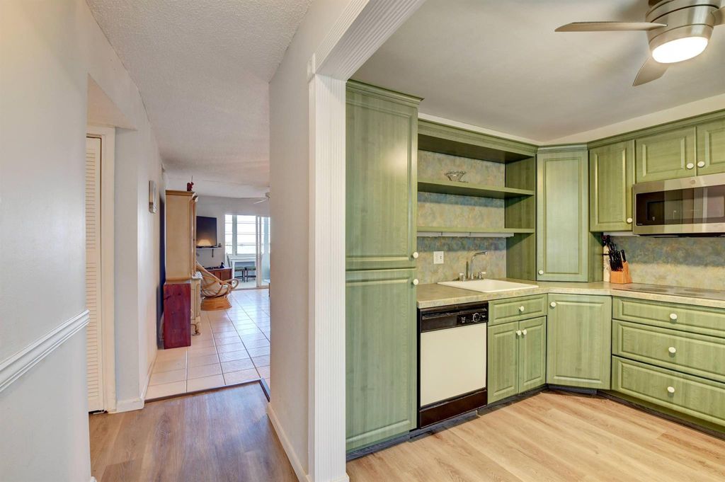 Photo of 2620 NE 1st Court #403, Boynton Beach, FL 33435 (MLS # R11133987)