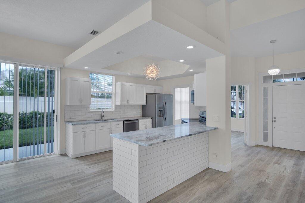 324 NW Bentley Circle