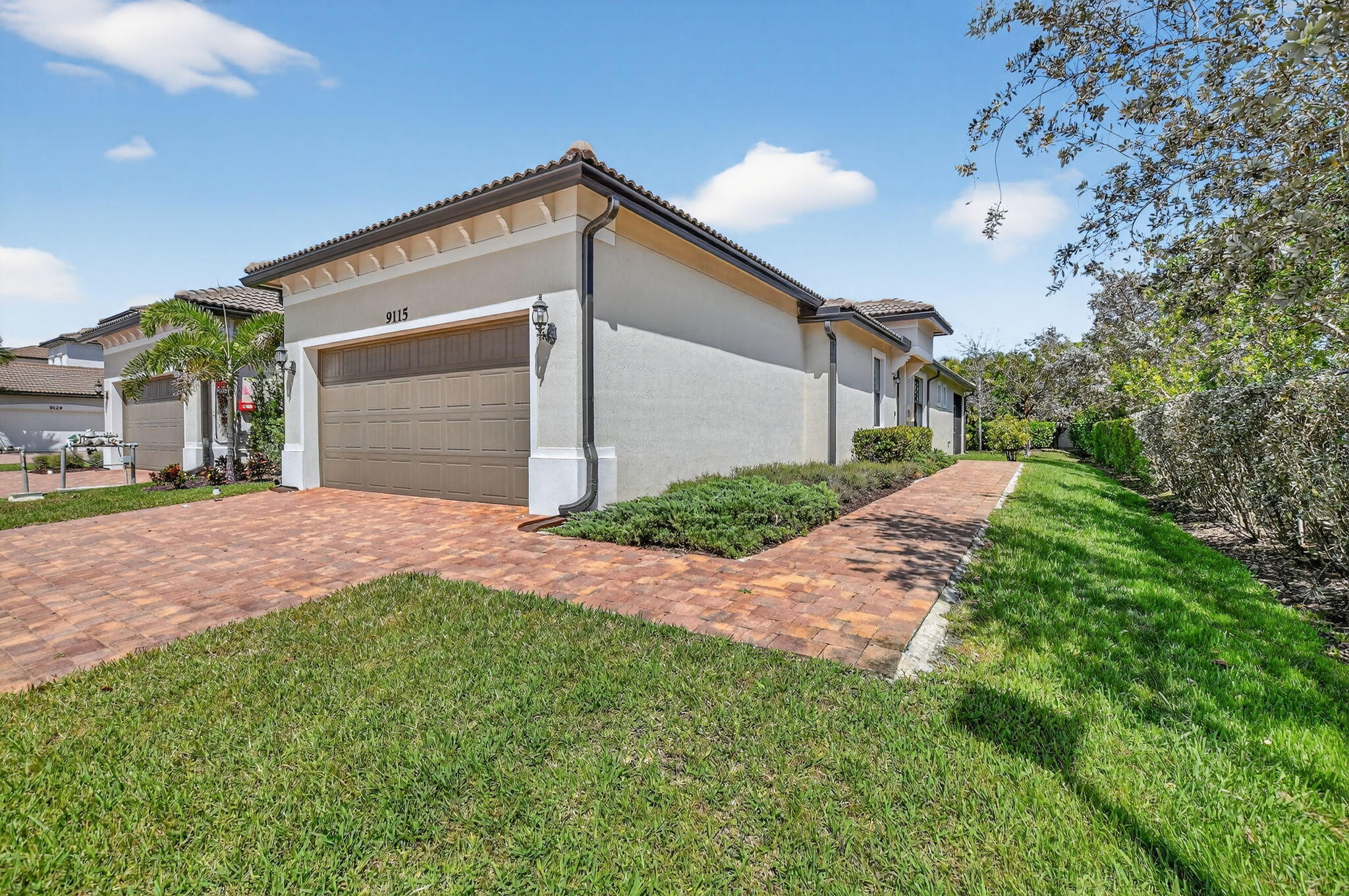 BOCA FLORES CONDO - Residential