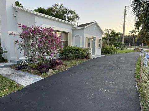 701 SW 8th Avenue, Delray Beach, FL MLS: R11075064