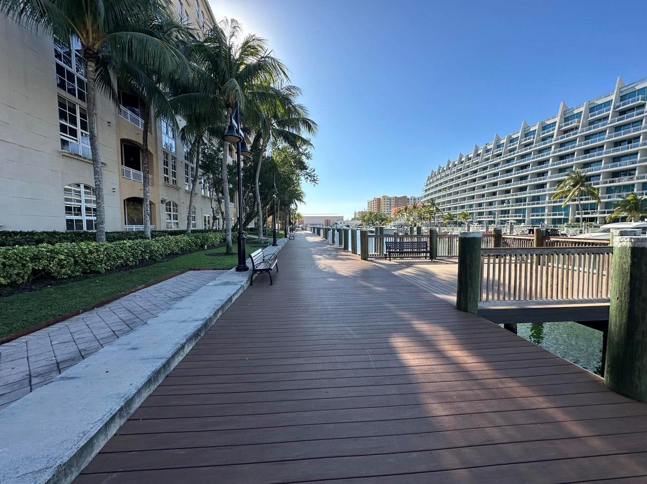 ALAQUA CONDO - Residential