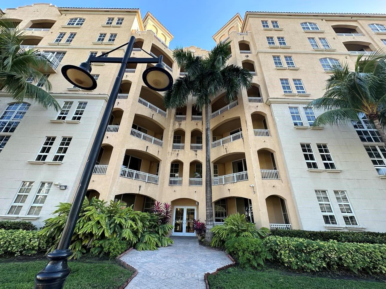 ALAQUA CONDO - Residential