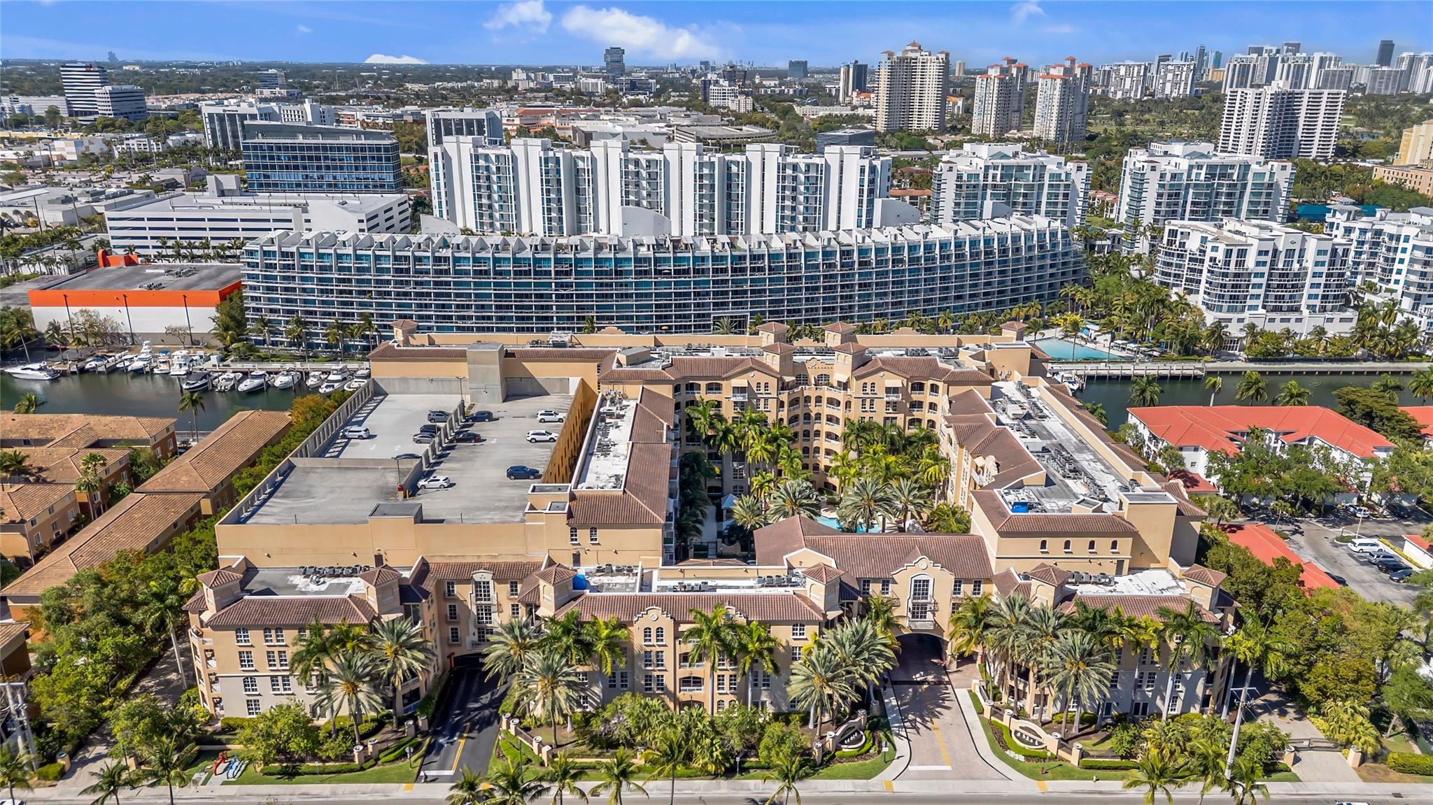 ALAQUA CONDO - Residential