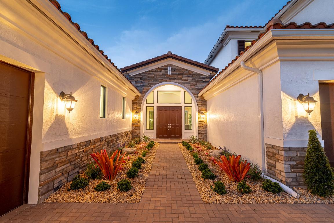 3153 SW Pond Apple Street