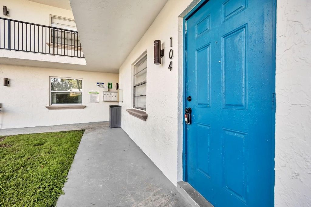 Photo of 1015 NE 17th Avenue #104, Fort Lauderdale, FL 33304 (MLS # F10533716)