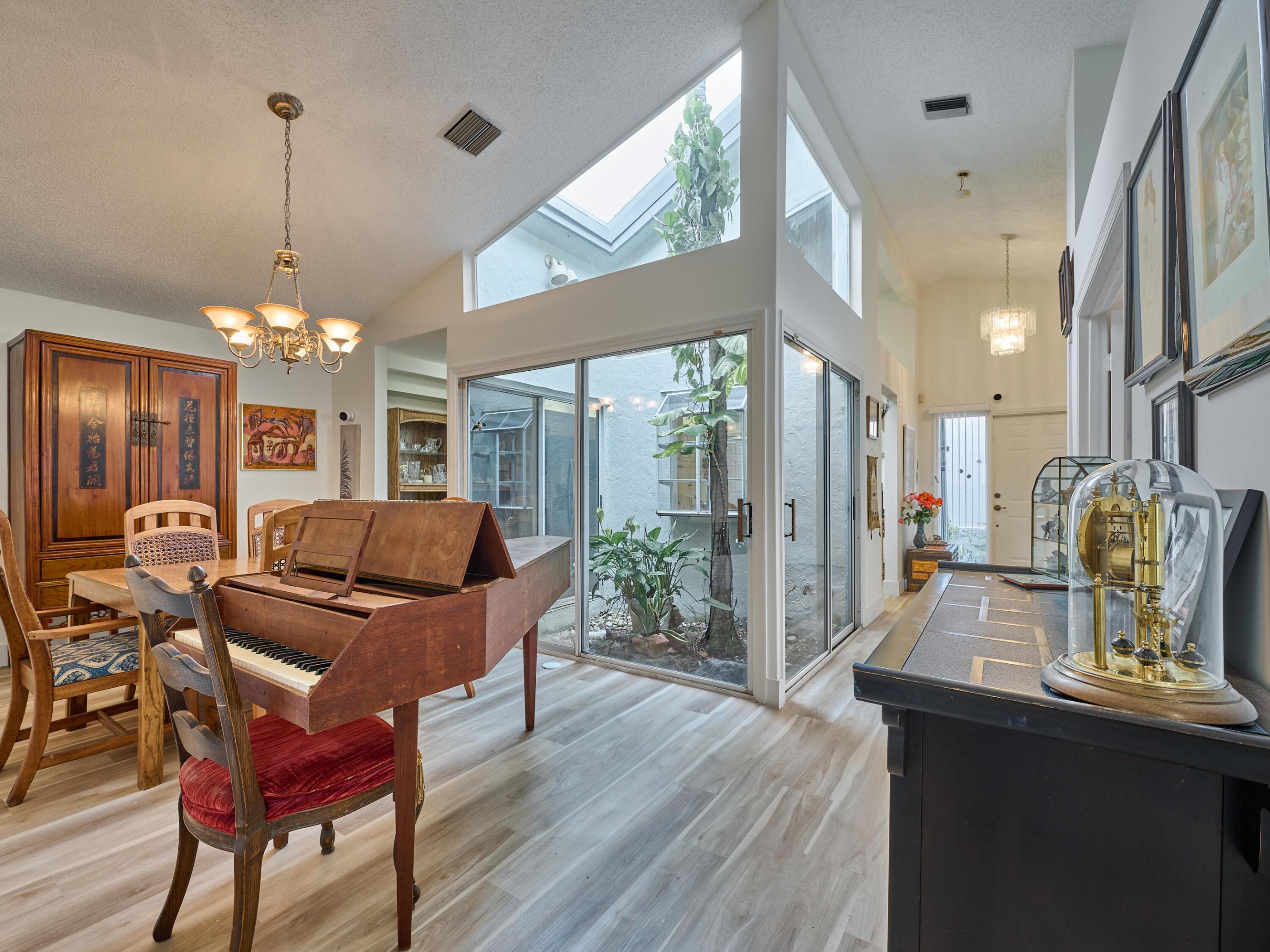 SAWGRASS LAKES HOMES - Residential