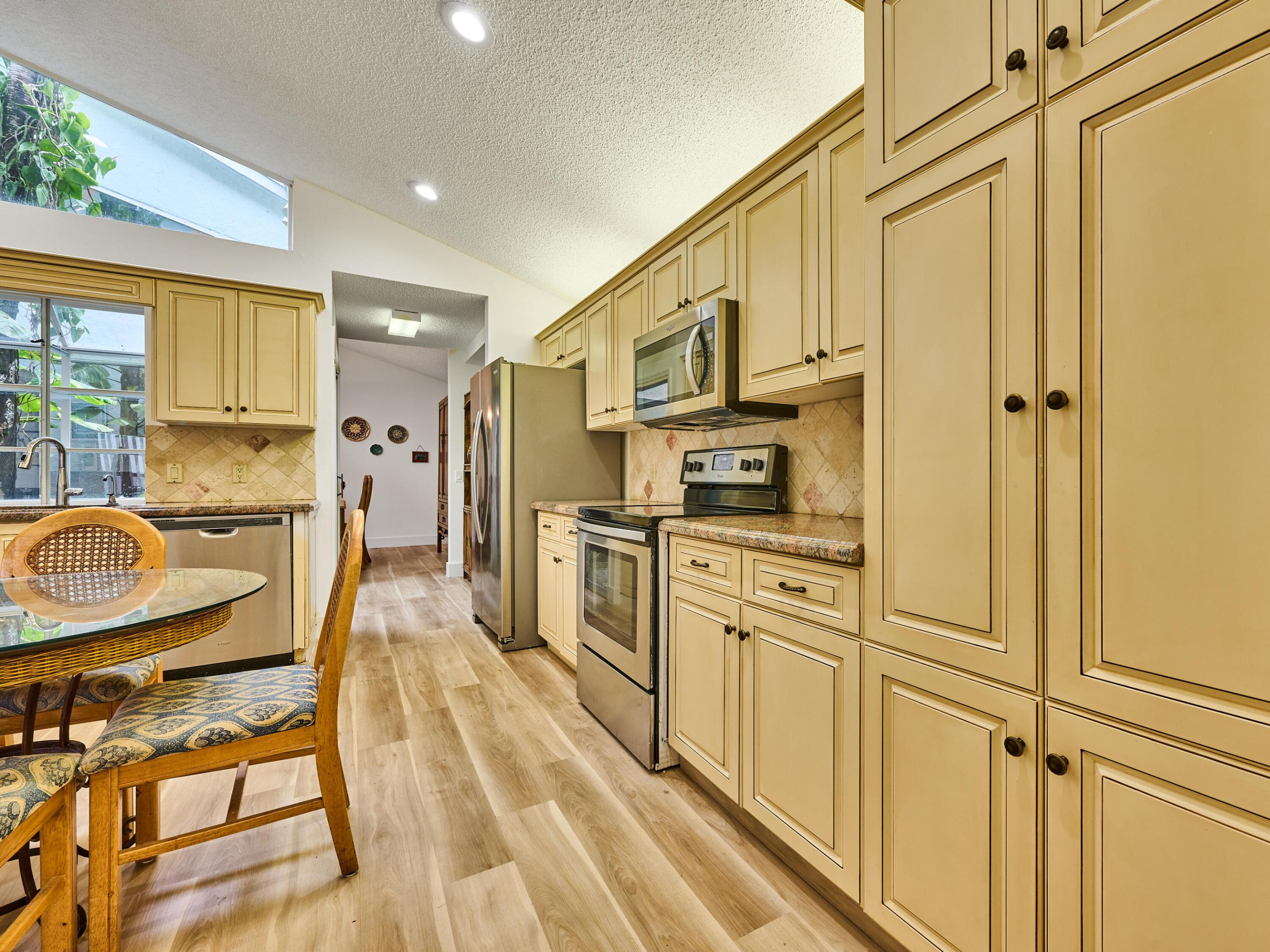 SAWGRASS LAKES HOMES - Residential