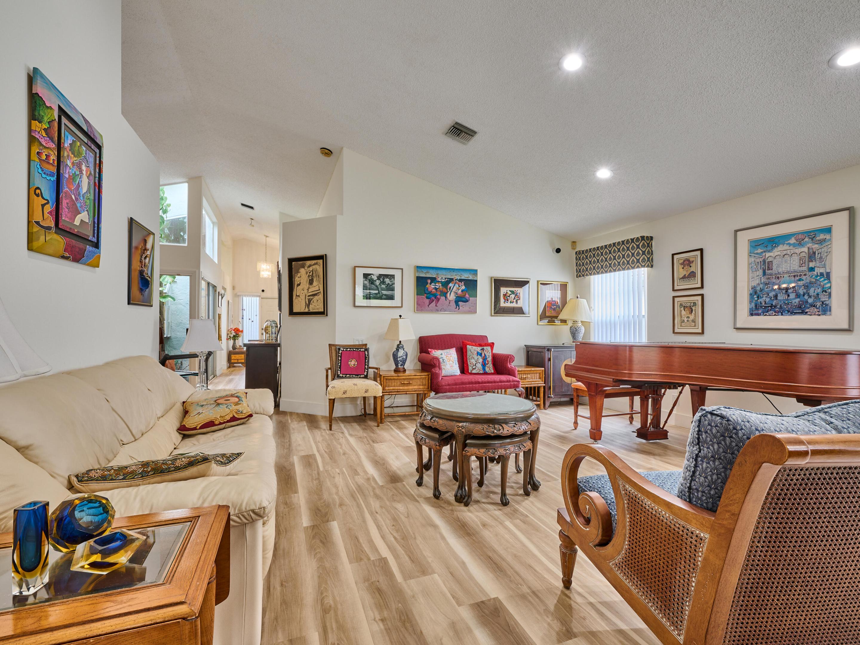 SAWGRASS LAKES HOMES - Residential