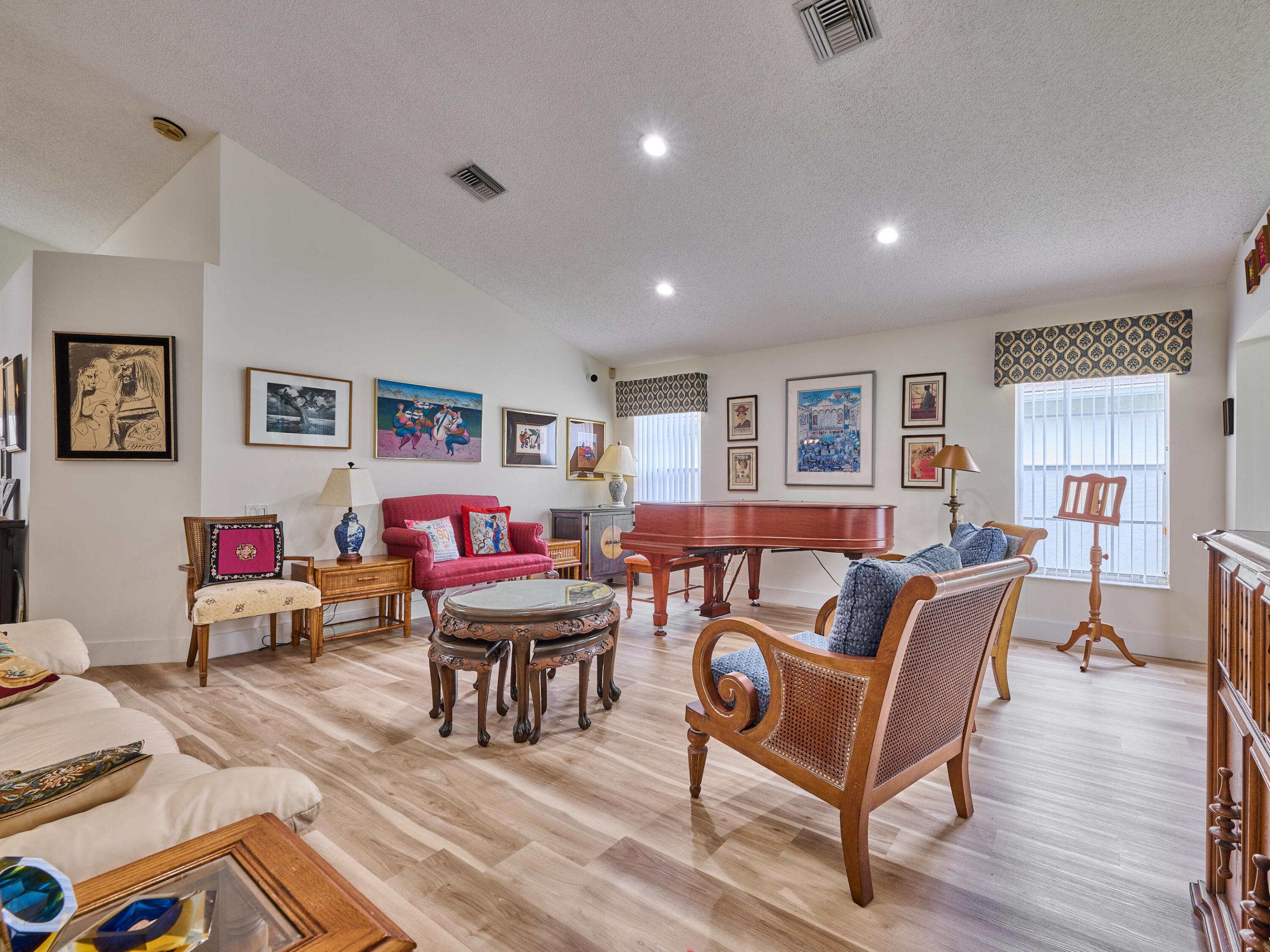 SAWGRASS LAKES HOMES - Residential