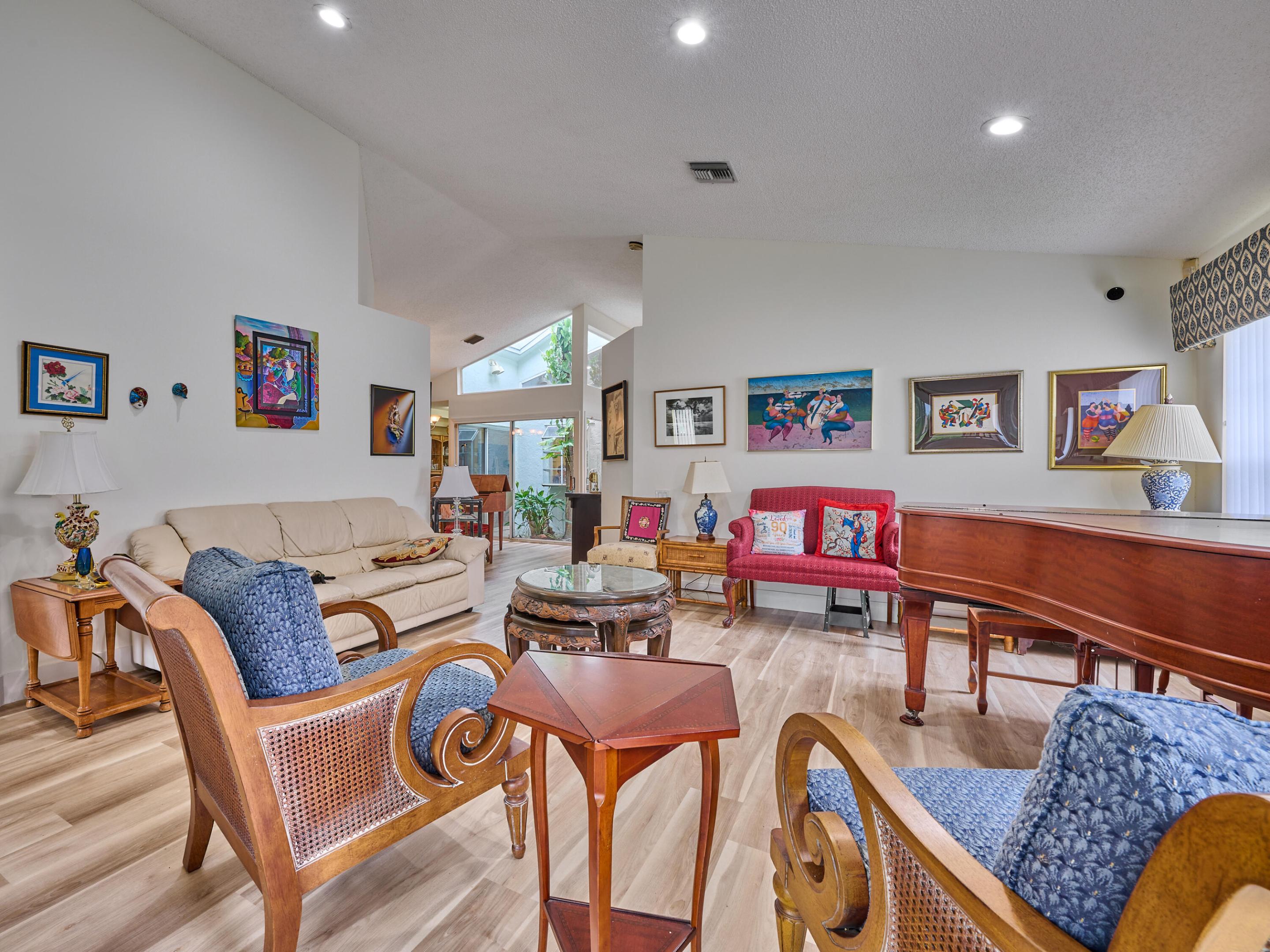 SAWGRASS LAKES HOMES - Residential