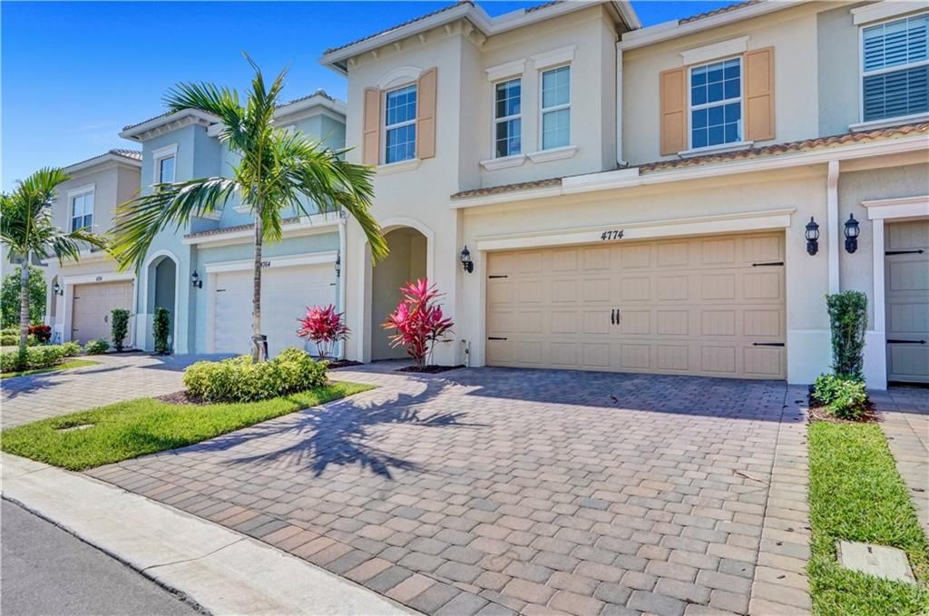 Photo of 4774 Eucalyptus Dr, Hollywood, FL 33021 (MLS # F10279893)
