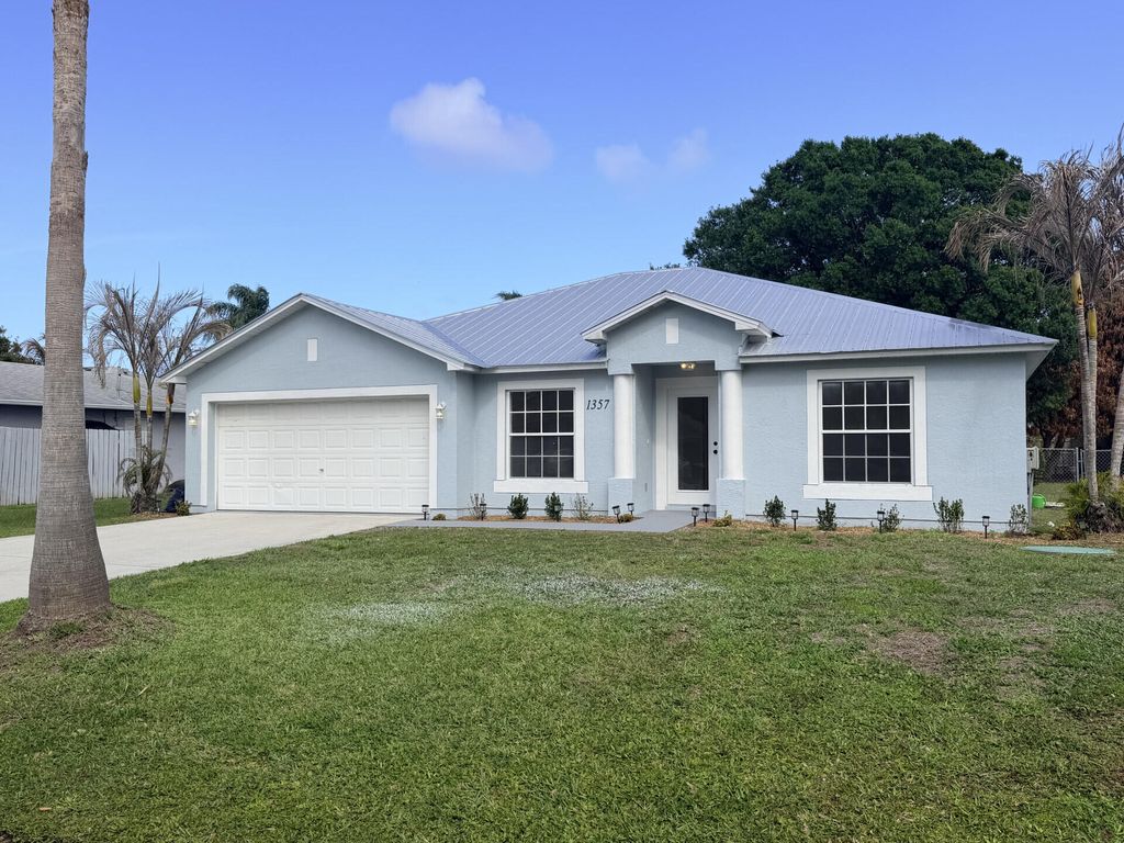 Photo of 1357 SE Bayharbor Street, Port Saint Lucie, FL 34983 (MLS # B26013590)