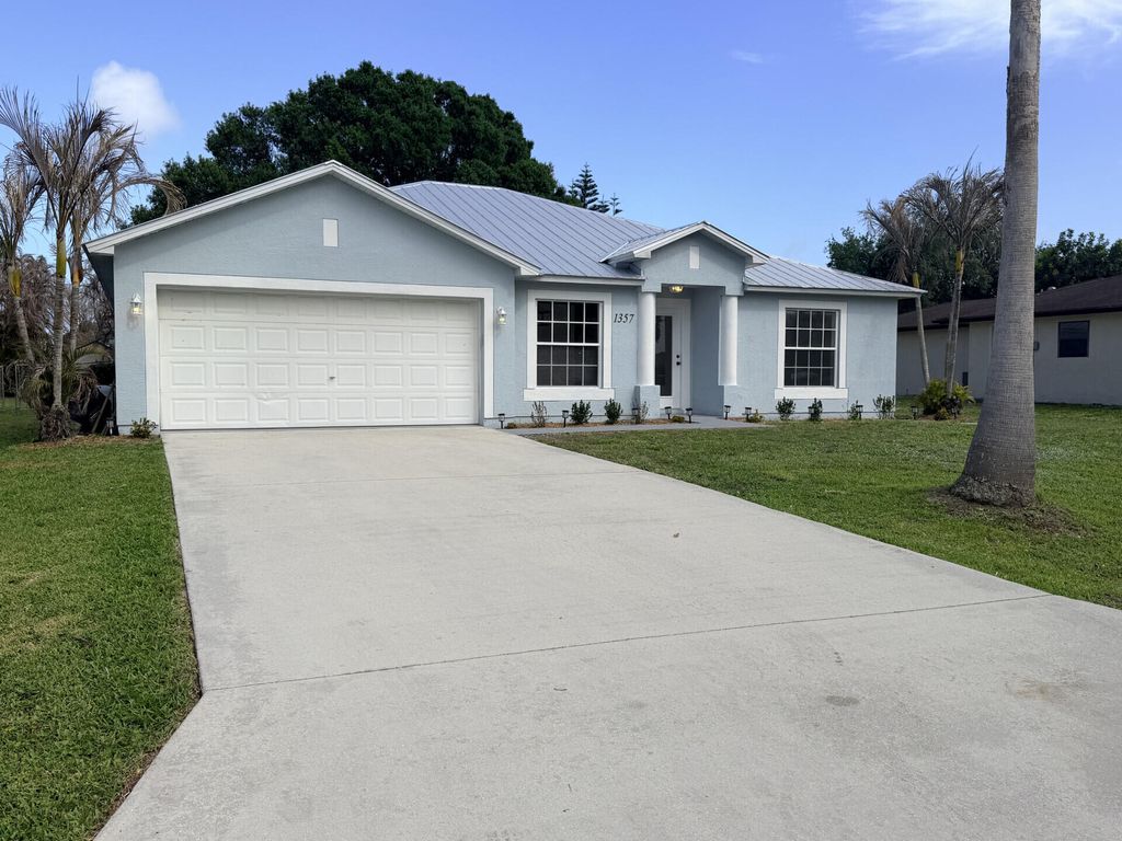 Photo of 1357 SE Bayharbor Street, Port Saint Lucie, FL 34983 (MLS # B26013590)