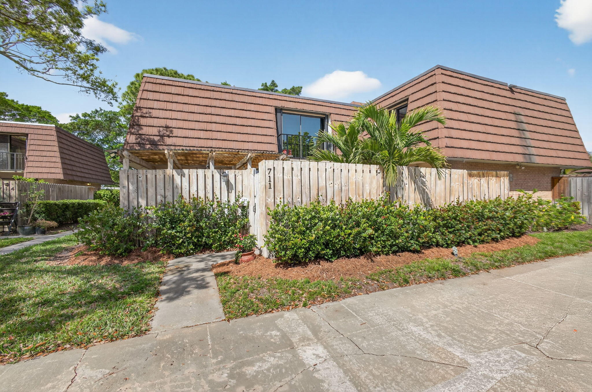 GARDEN LAKES & GARDEN SQUARE SHOPS AS IN - Residential