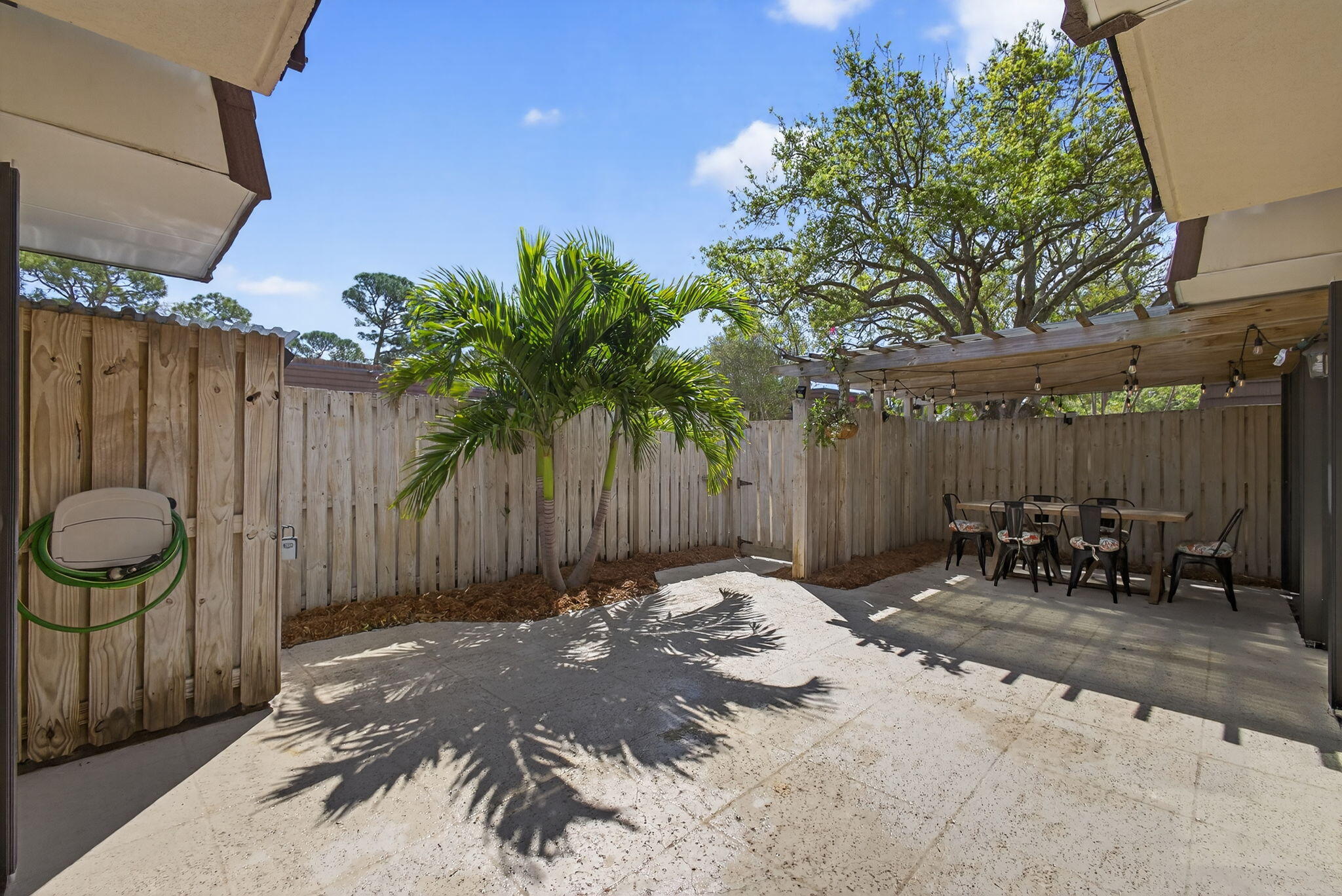 GARDEN LAKES & GARDEN SQUARE SHOPS AS IN - Residential