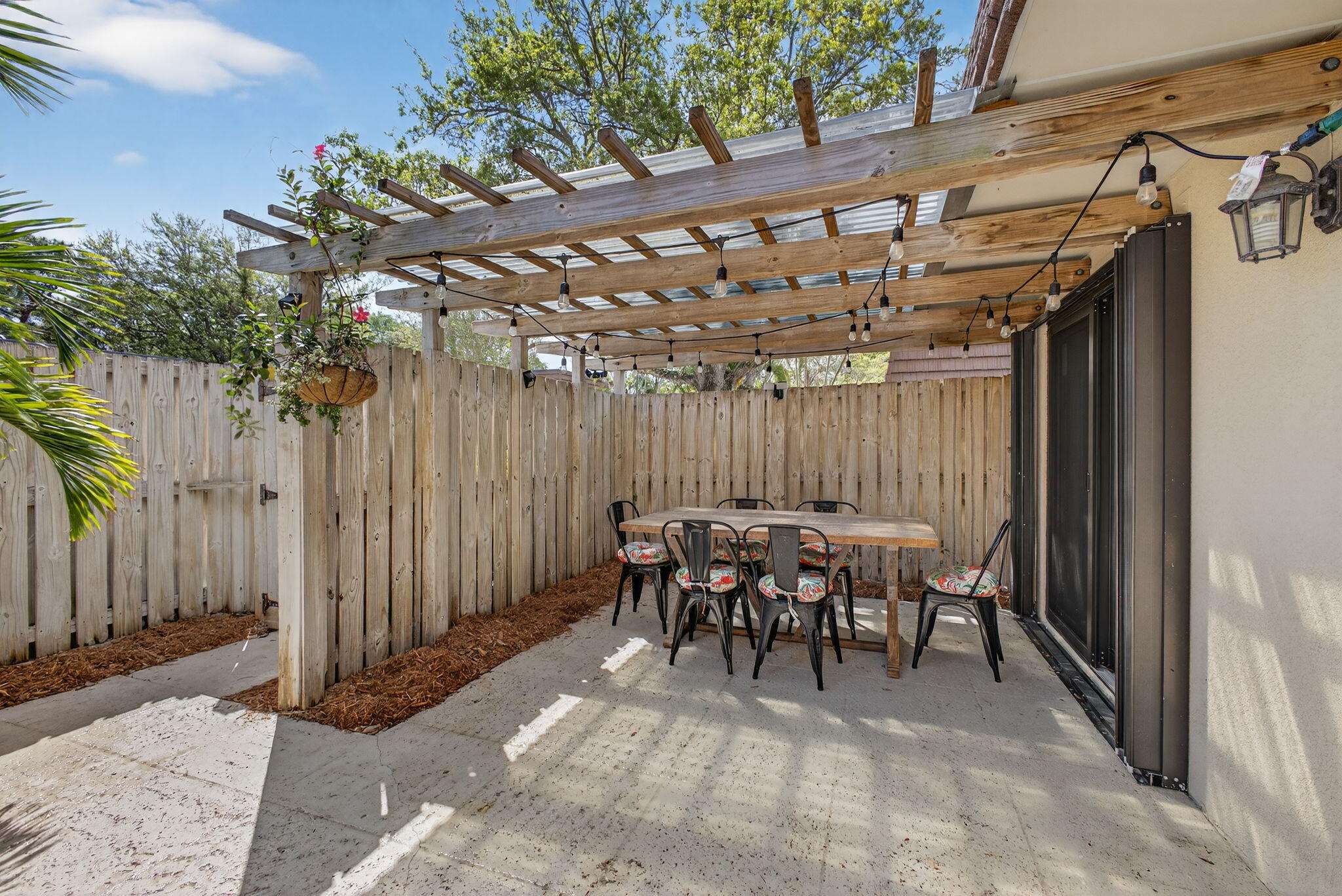 GARDEN LAKES & GARDEN SQUARE SHOPS AS IN - Residential