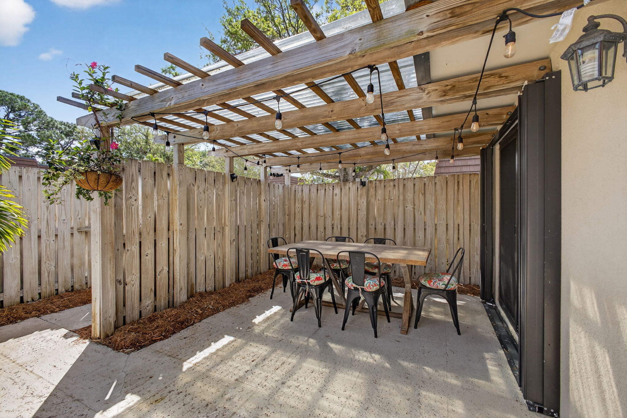 GARDEN LAKES & GARDEN SQUARE SHOPS AS IN - Residential