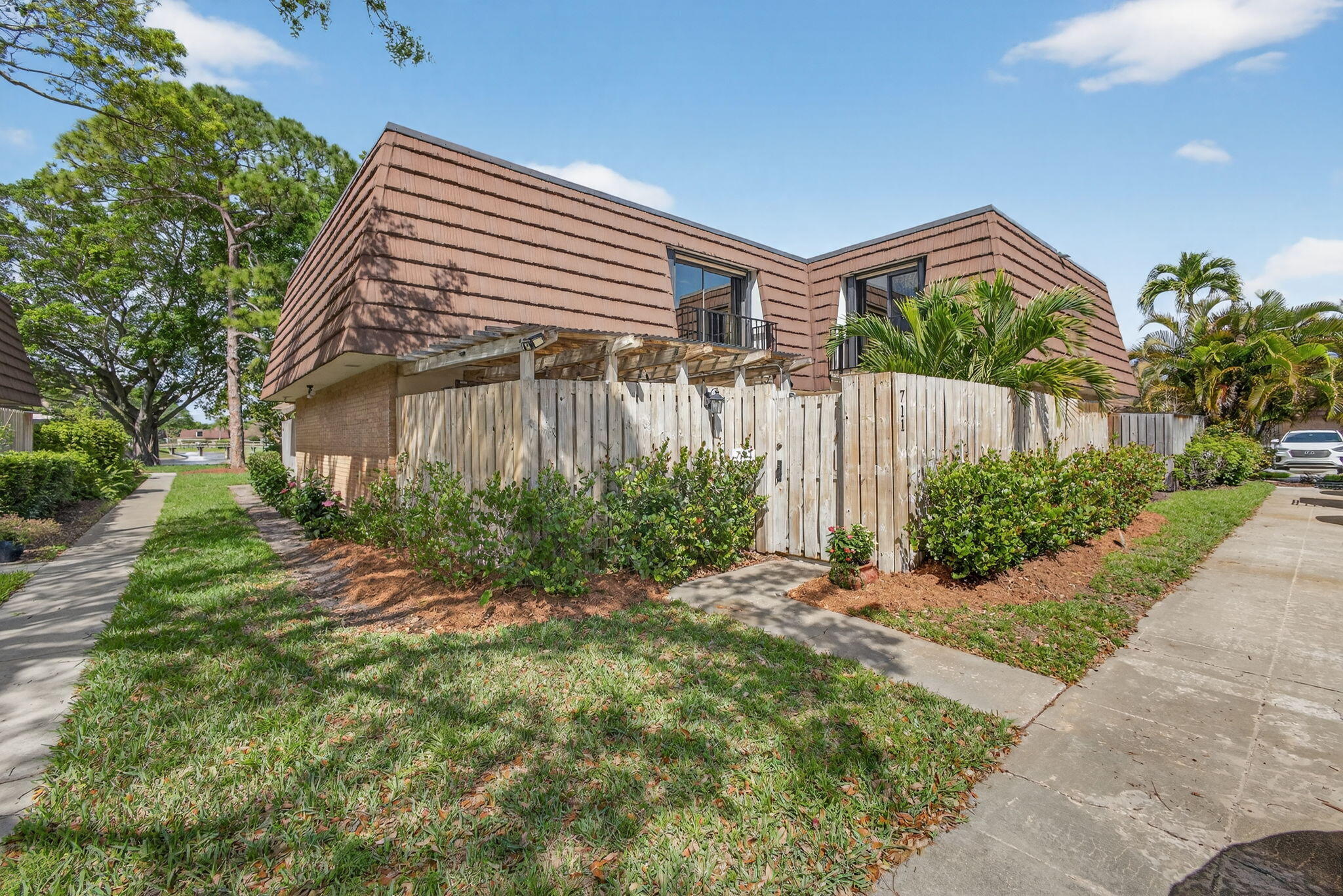 GARDEN LAKES & GARDEN SQUARE SHOPS AS IN - Residential