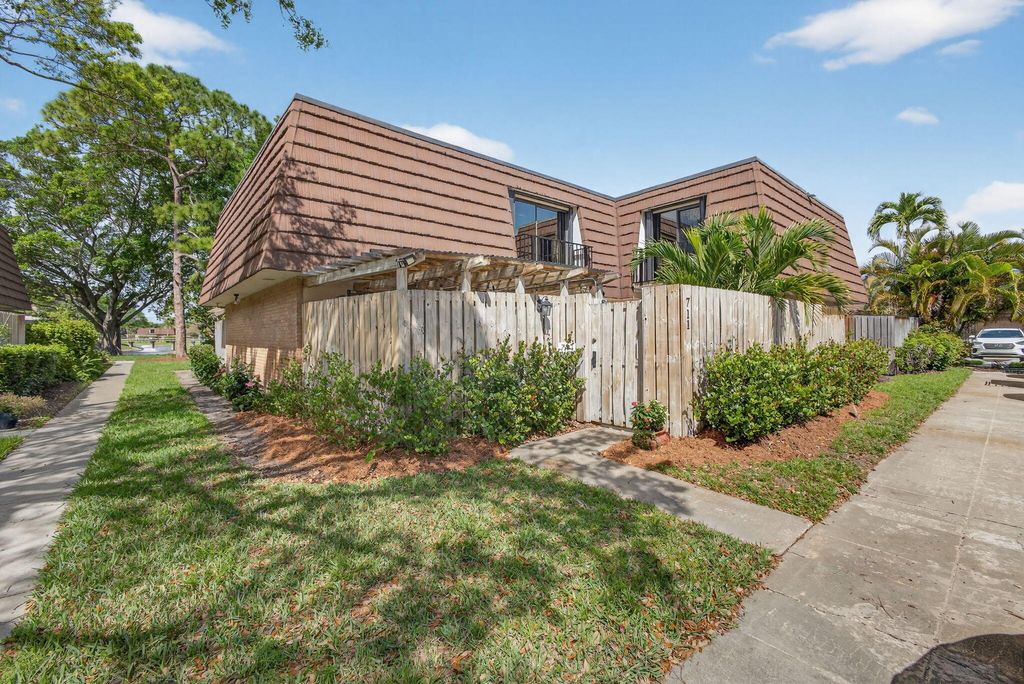 Photo of 711 7th Lane, Palm Beach Gardens, FL 33418 (MLS # B26005396)