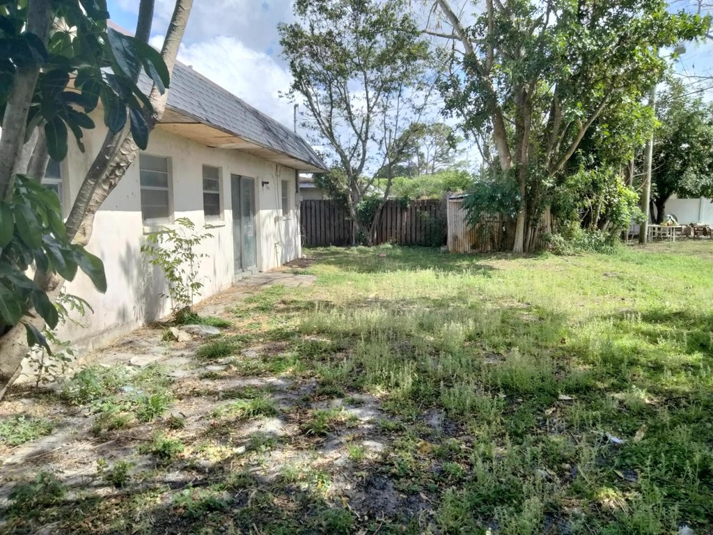 Photo of 1640 SE Arapaho Avenue, Stuart, FL 34994 (MLS # R10975392)