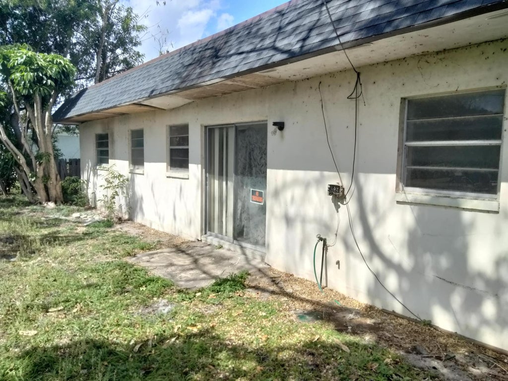 Photo of 1640 SE Arapaho Avenue, Stuart, FL 34994 (MLS # R10975392)