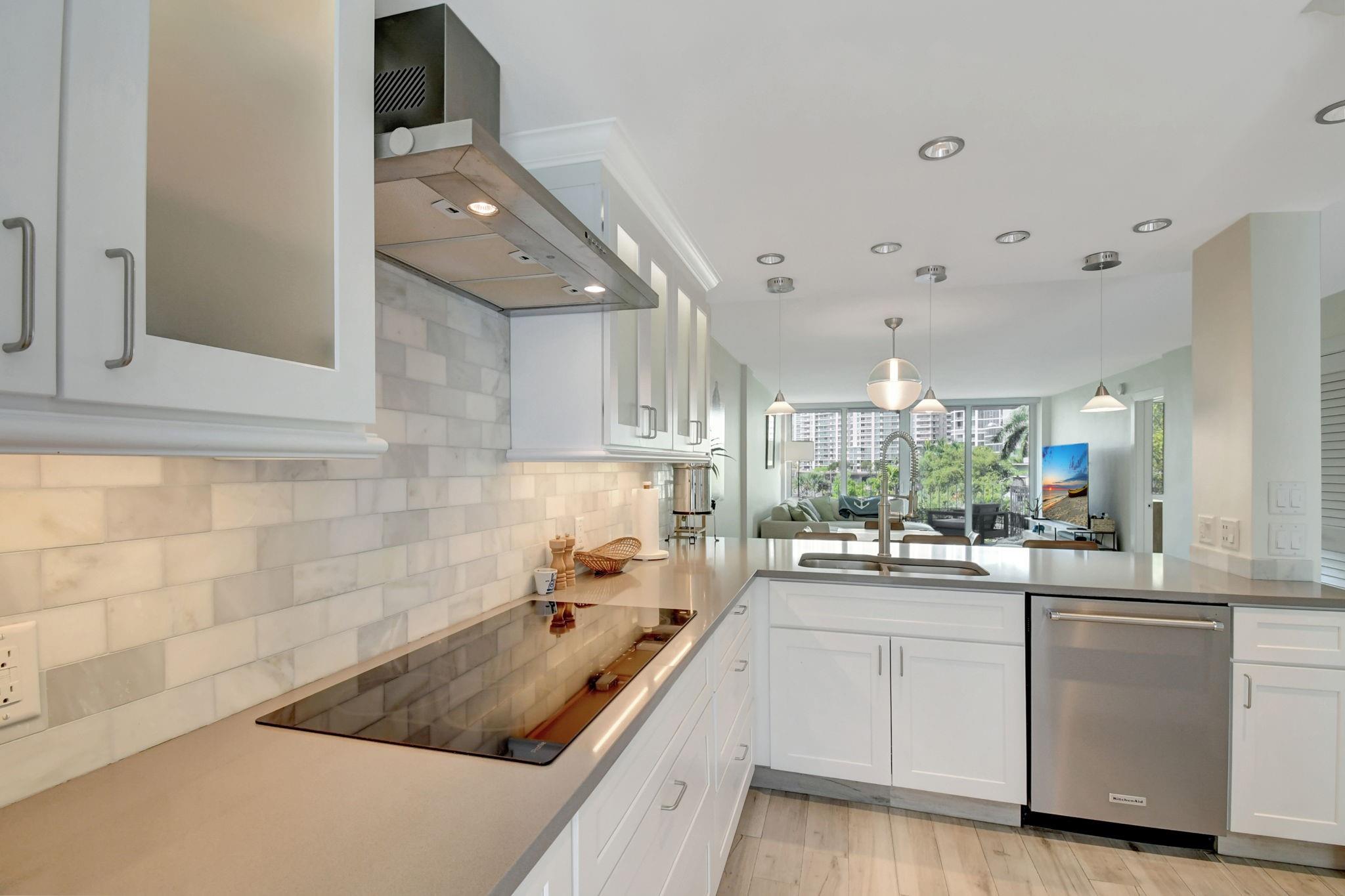 800 SE 4th St 302