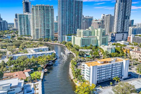 800 SE 4th St Unit 302, Fort Lauderdale, FL 33301 - MLS#: F10490207