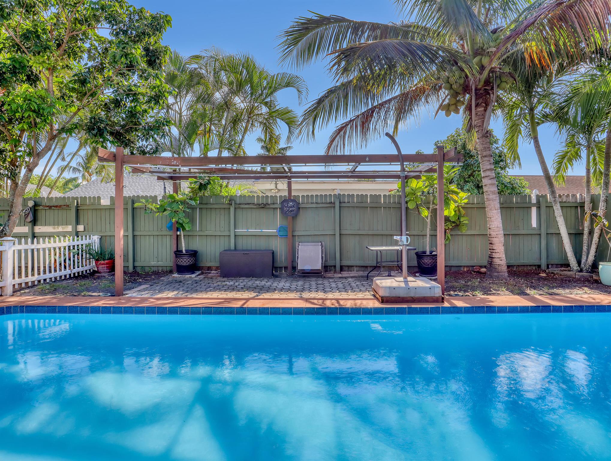 COUNTERPOINT ESTATES 3 - Residential