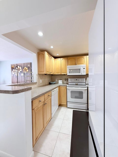 Tiny photo for 43 TILFORD C, Deerfield Beach, FL 33442 (MLS # B26084160)