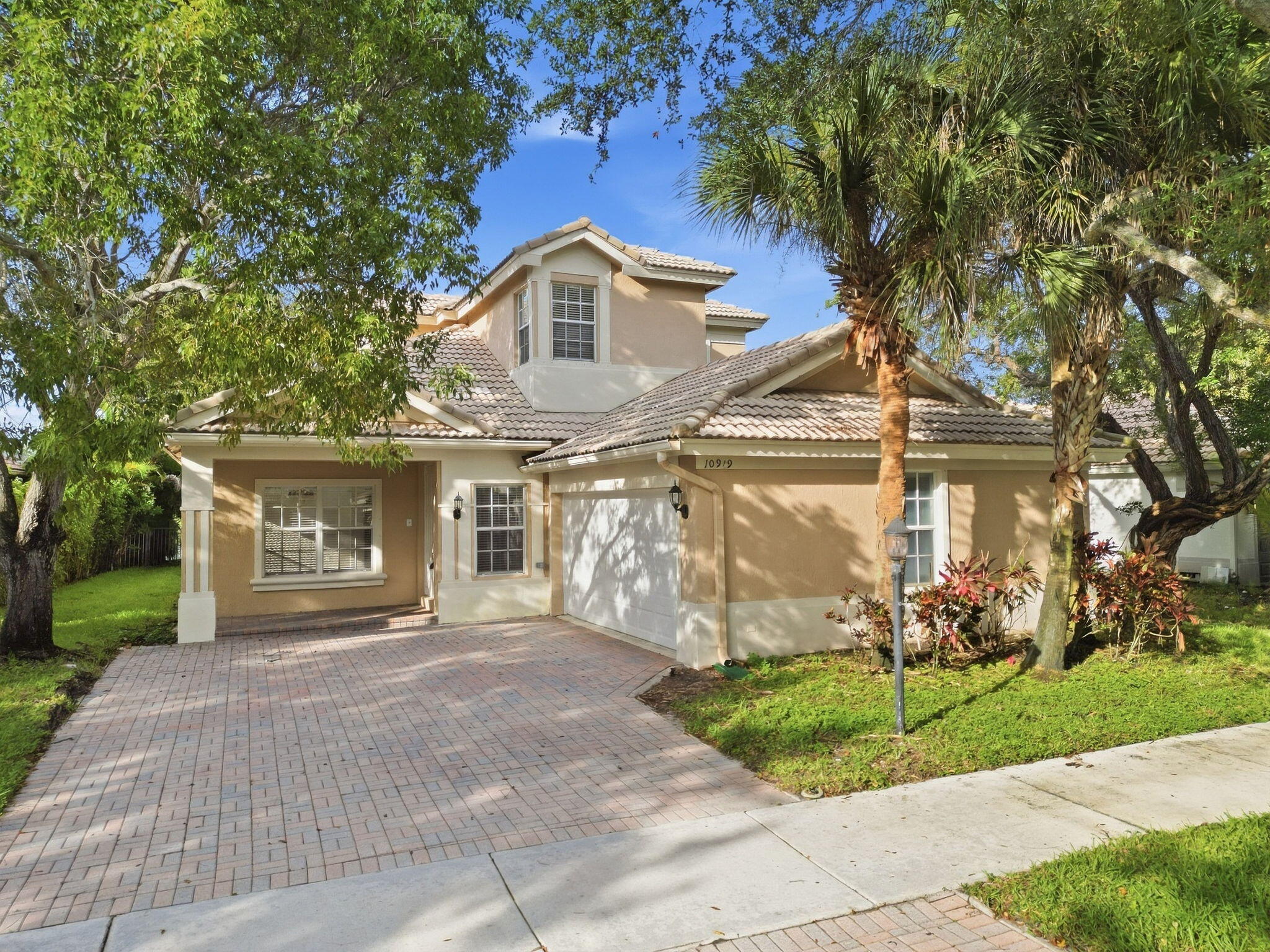 10919 NW 62ND Court