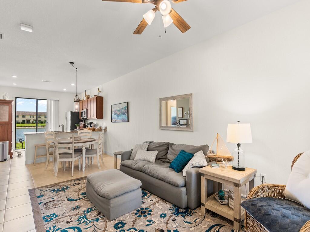 10076 W Villa Circle, Vero Beach, FL, 32966/$278,000 4 10076 W Villa Circle