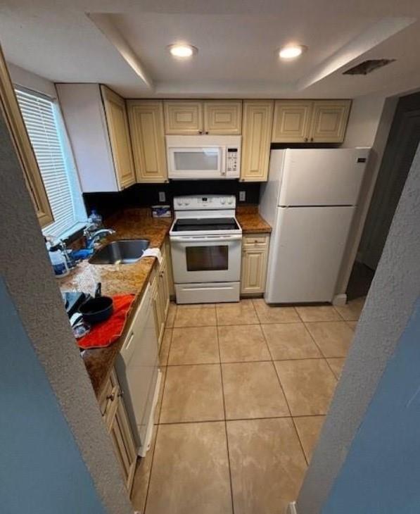 Large one bedroom apartment walking distance to boca high school and FAU. The kitchen has marble countertops and plenty of cabinet space. Large living area and bedroom. A lot of closet place and storage. This apartment is perfect for singles or couples. Students and families are welcome. Its a quiet neighborhood in the heart of boca. First month rent, Last month rent, and security deposit is required prior to move in. Approximately 950 sqft WATER AND ELECTRIC IS NOT INCLUDED IN RENTAL PRICE. AVAILABLE TO MOVE IN AUGUST 1st.