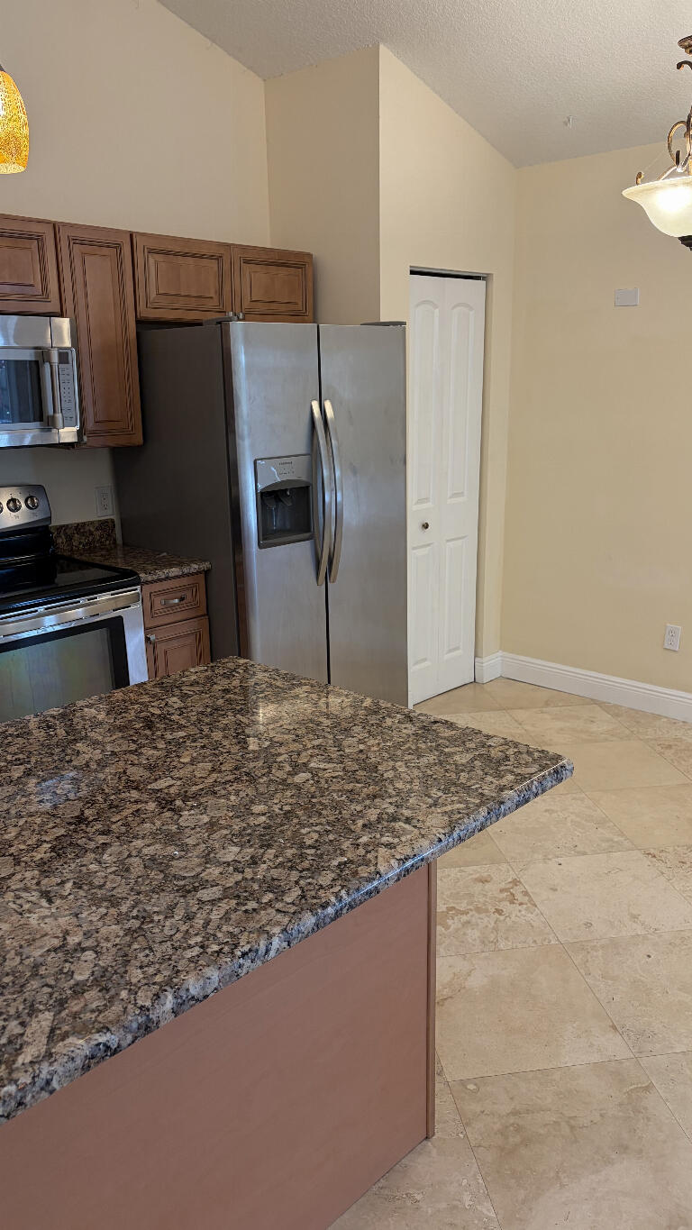 5654 Golden Eagle Circle