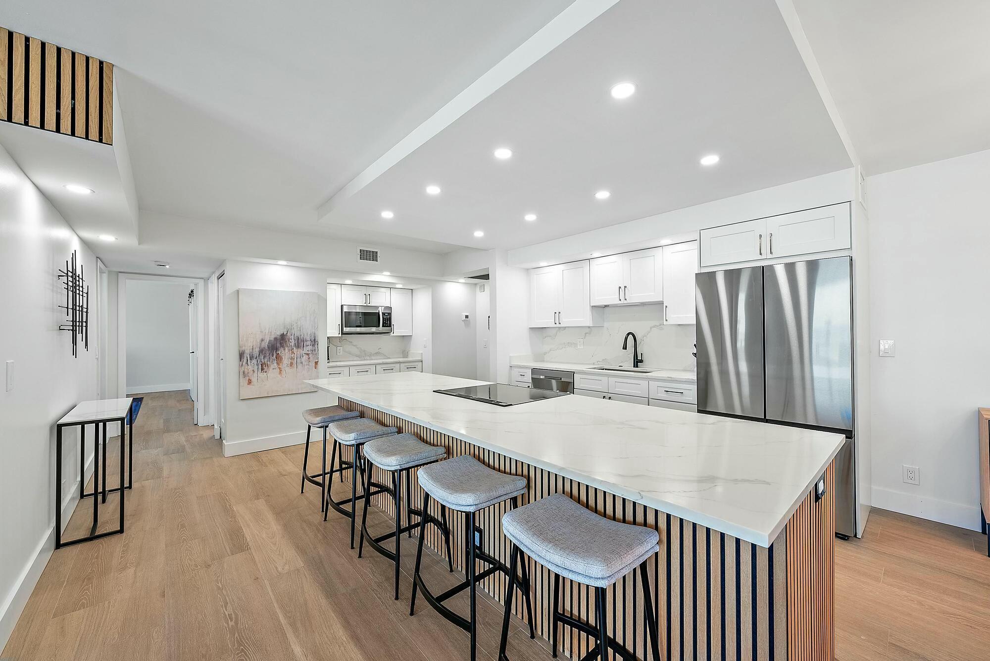 AQUARIUS CONDO - Residential