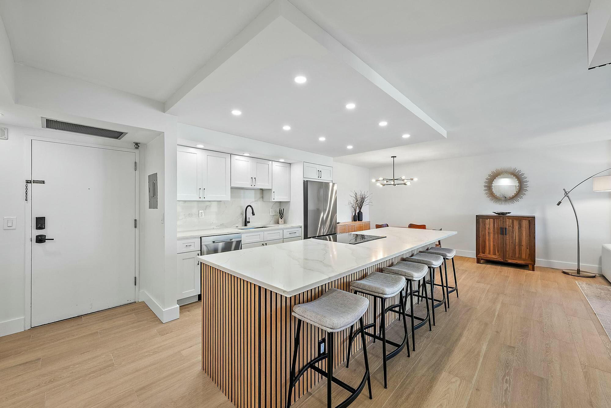AQUARIUS CONDO - Residential