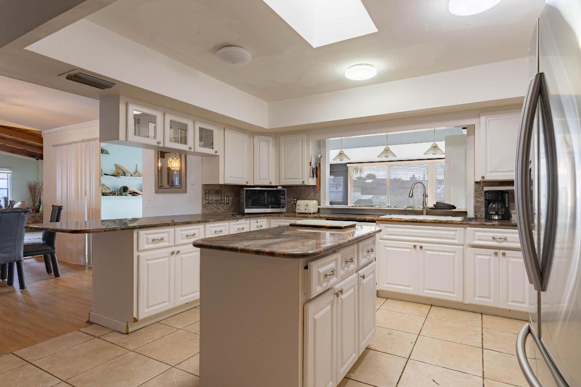 QUEEN'S COVE UNIT 1 - Residential