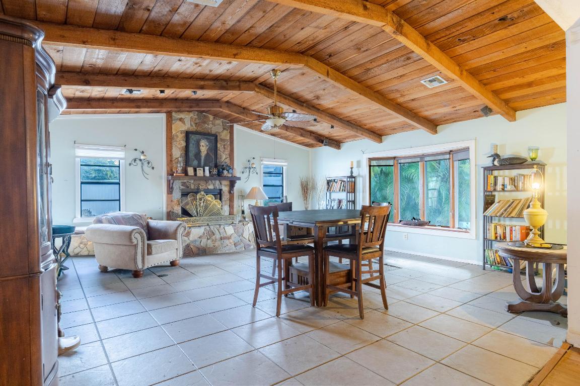 QUEEN'S COVE UNIT 1 - Residential