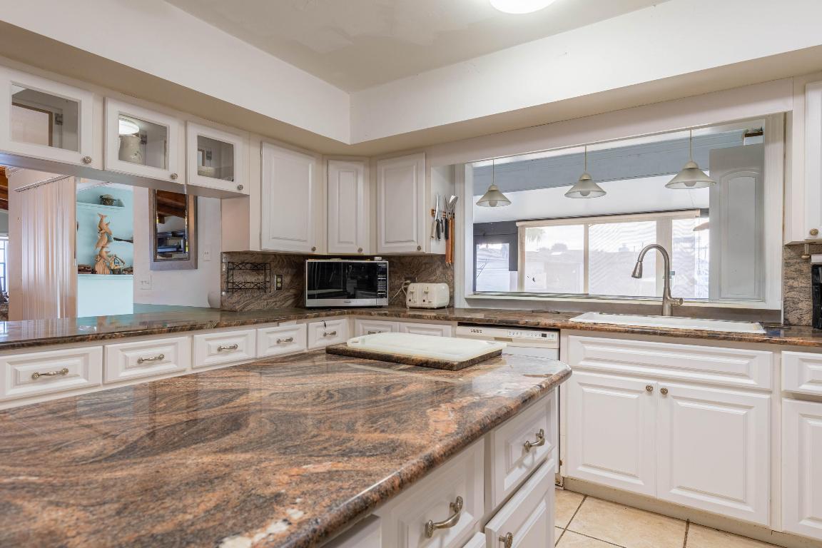 QUEEN'S COVE UNIT 1 - Residential