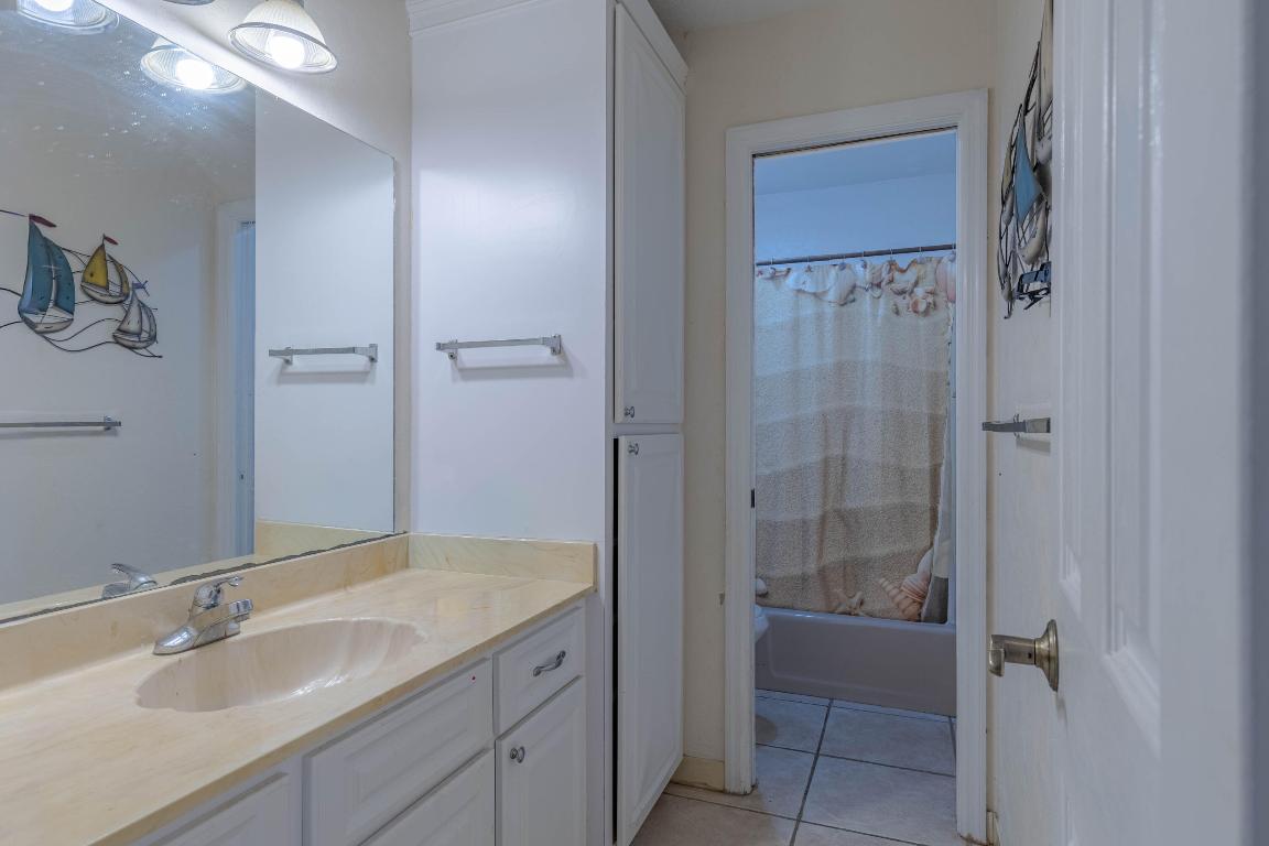 QUEEN'S COVE UNIT 1 - Residential