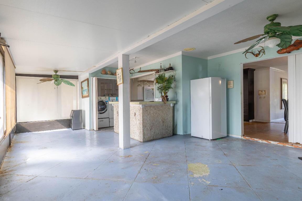 QUEEN'S COVE UNIT 1 - Residential