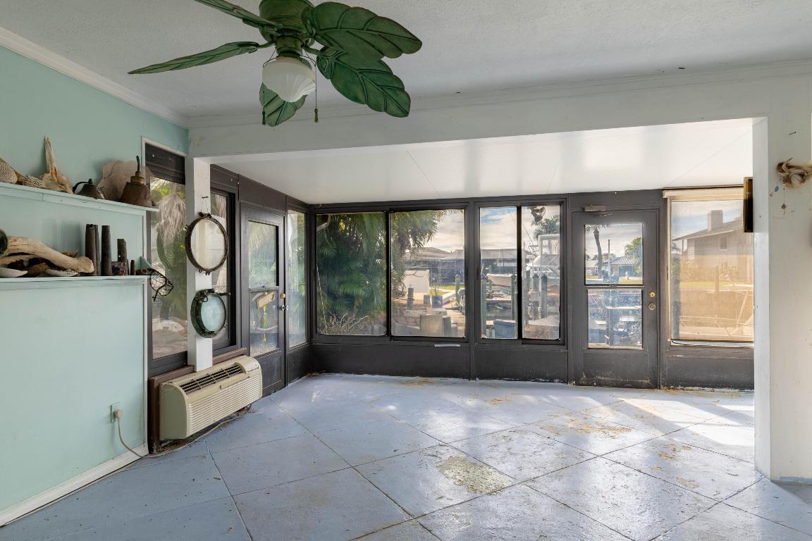 QUEEN'S COVE UNIT 1 - Residential