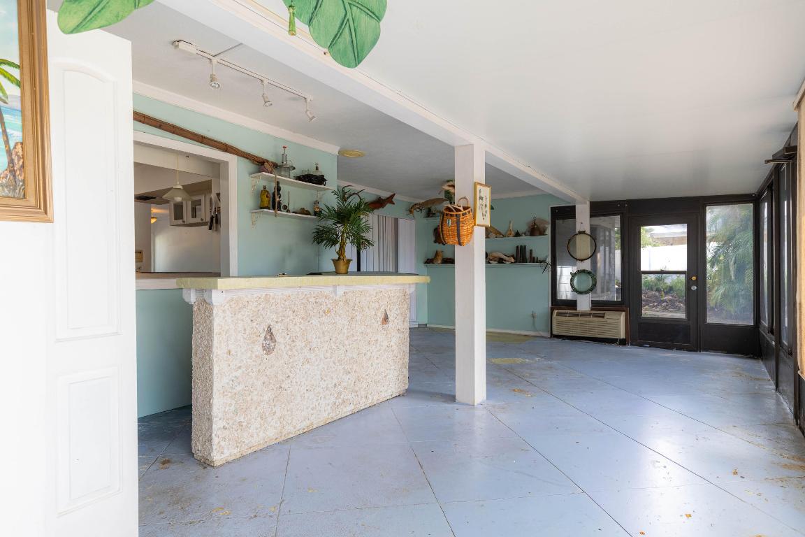 QUEEN'S COVE UNIT 1 - Residential