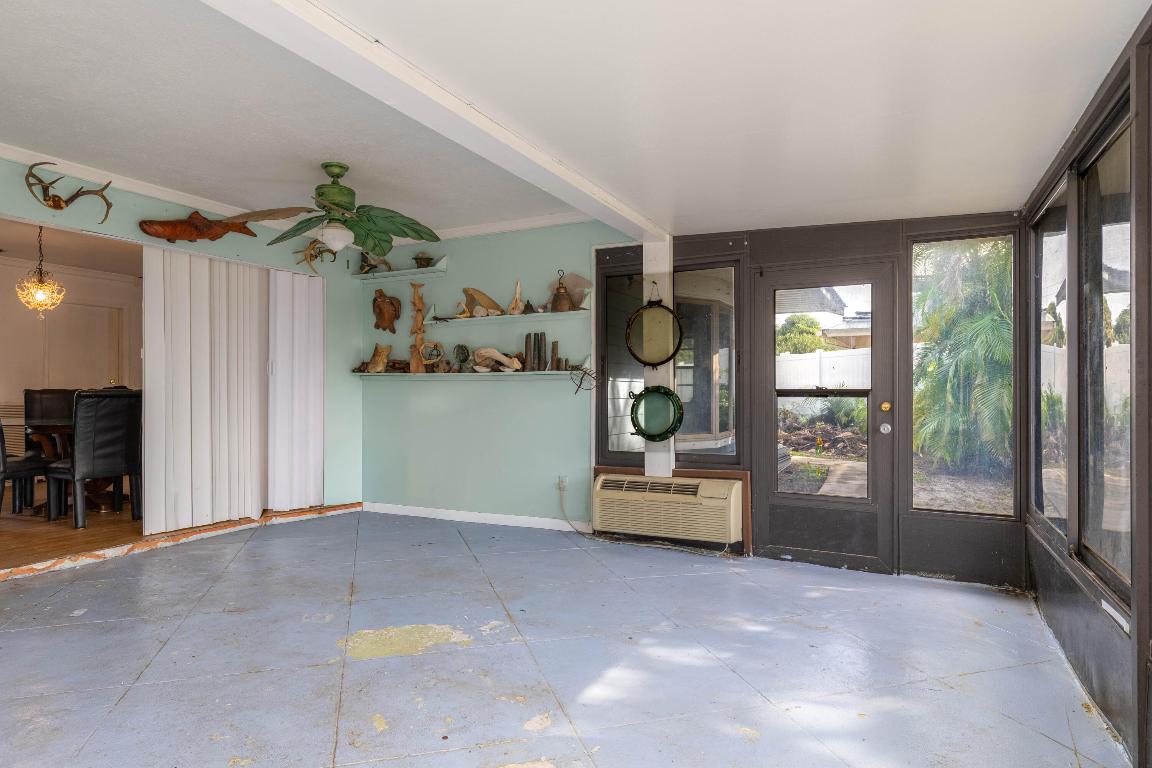 QUEEN'S COVE UNIT 1 - Residential