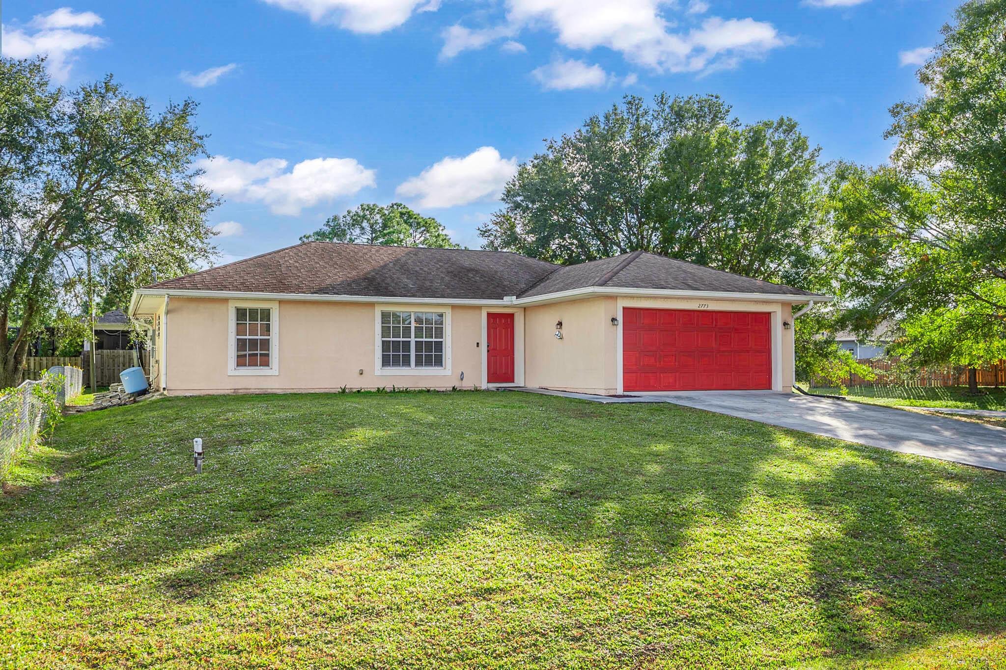 Charming 3-bedroom, 2-bathroom open floor plan home with a 2-car garage on a desirable corner lot. No HOA! The seller is offering a $15,000 concession to the buyer. Features vaulted ceilings, an airy living area, a cozy master suite with a large walk-in closet, and a screened patio overlooking a spacious backyard. Conveniently located near top-rated schools and shopping. Don't miss this inviting home!