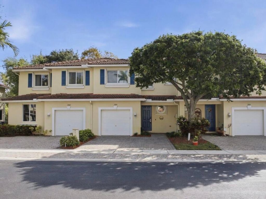 Photo of 3084 N Evergreen Circle, Boynton Beach, FL 33426 (MLS # B26011241)