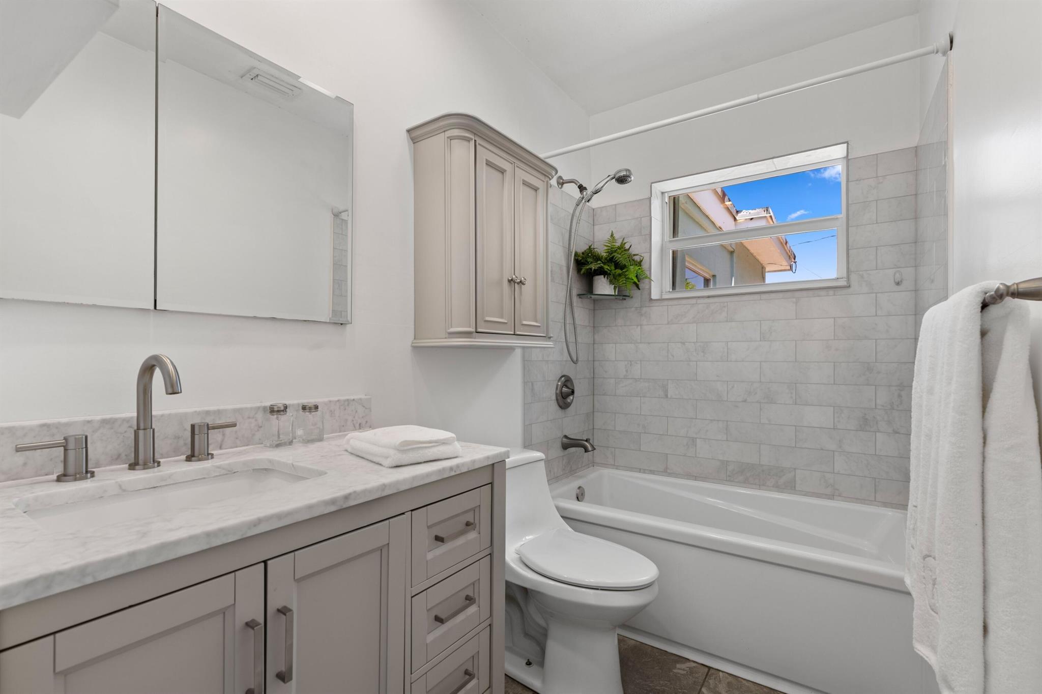 LAKE WORTH TOWN OF - Residential Lease