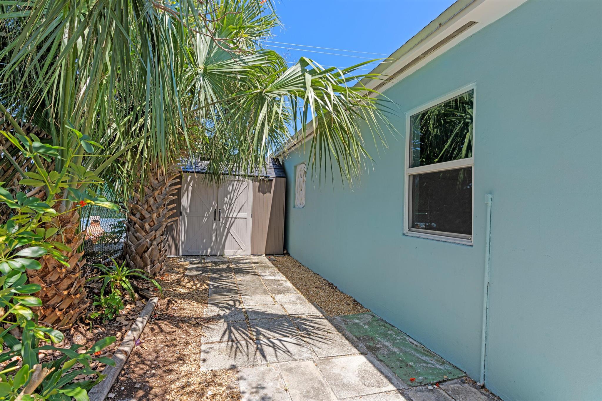 LAKE WORTH TOWN OF - Residential Lease