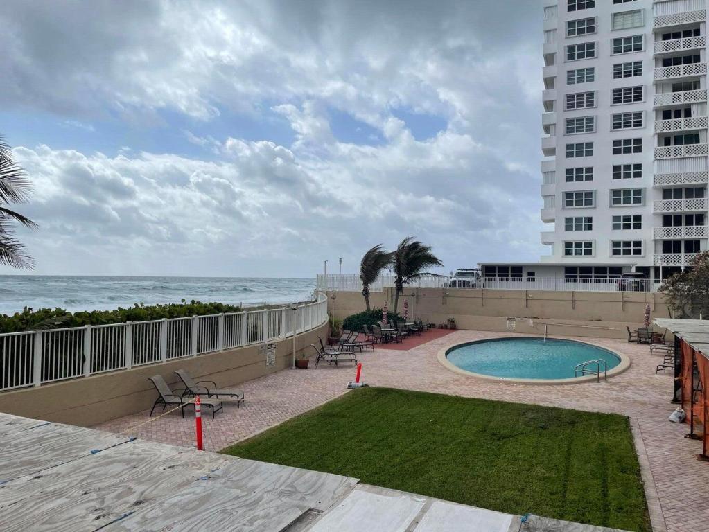1180 S Ocean Boulevard 5c