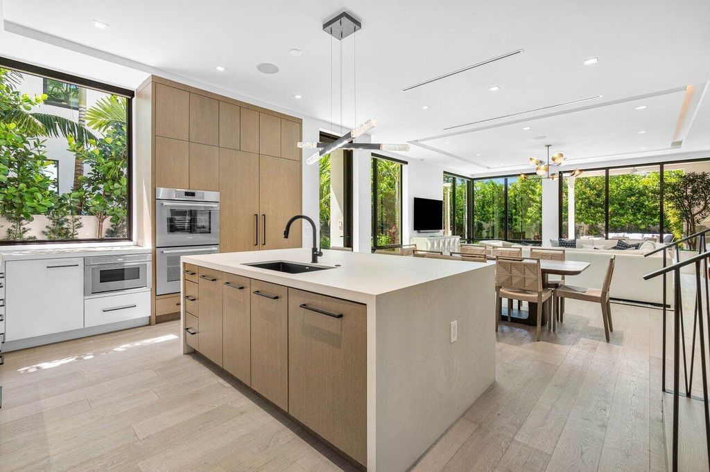 Photo of 512 NE 7th Avenue, Delray Beach, FL 33483 (MLS # R11034852)