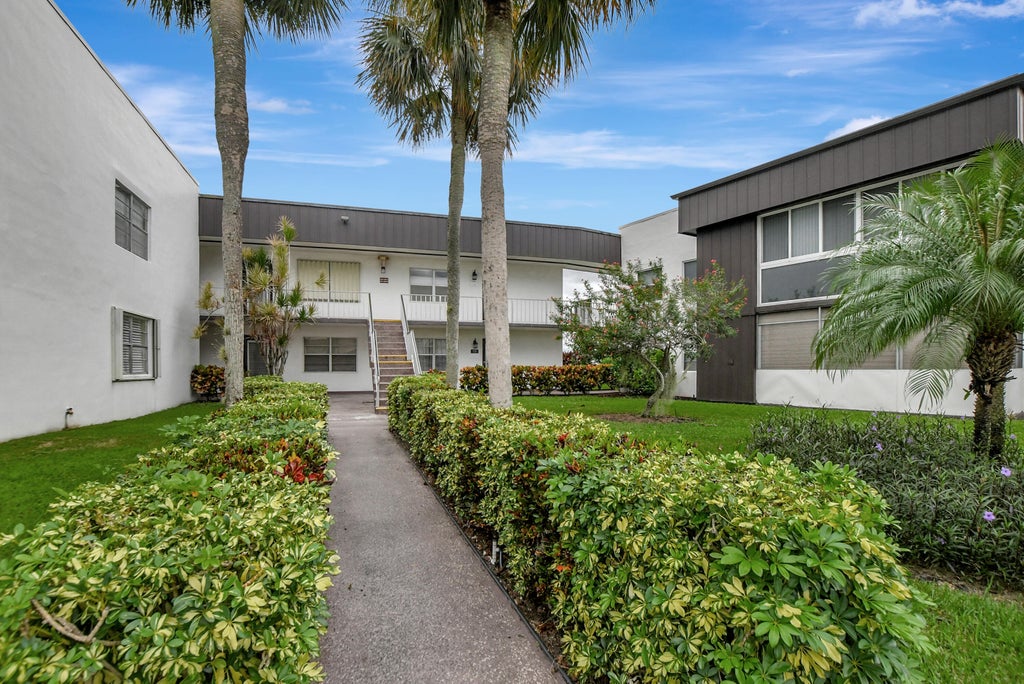 Photo of 972 NORMANDY U, Delray Beach, FL 33484 (MLS # B26073232)